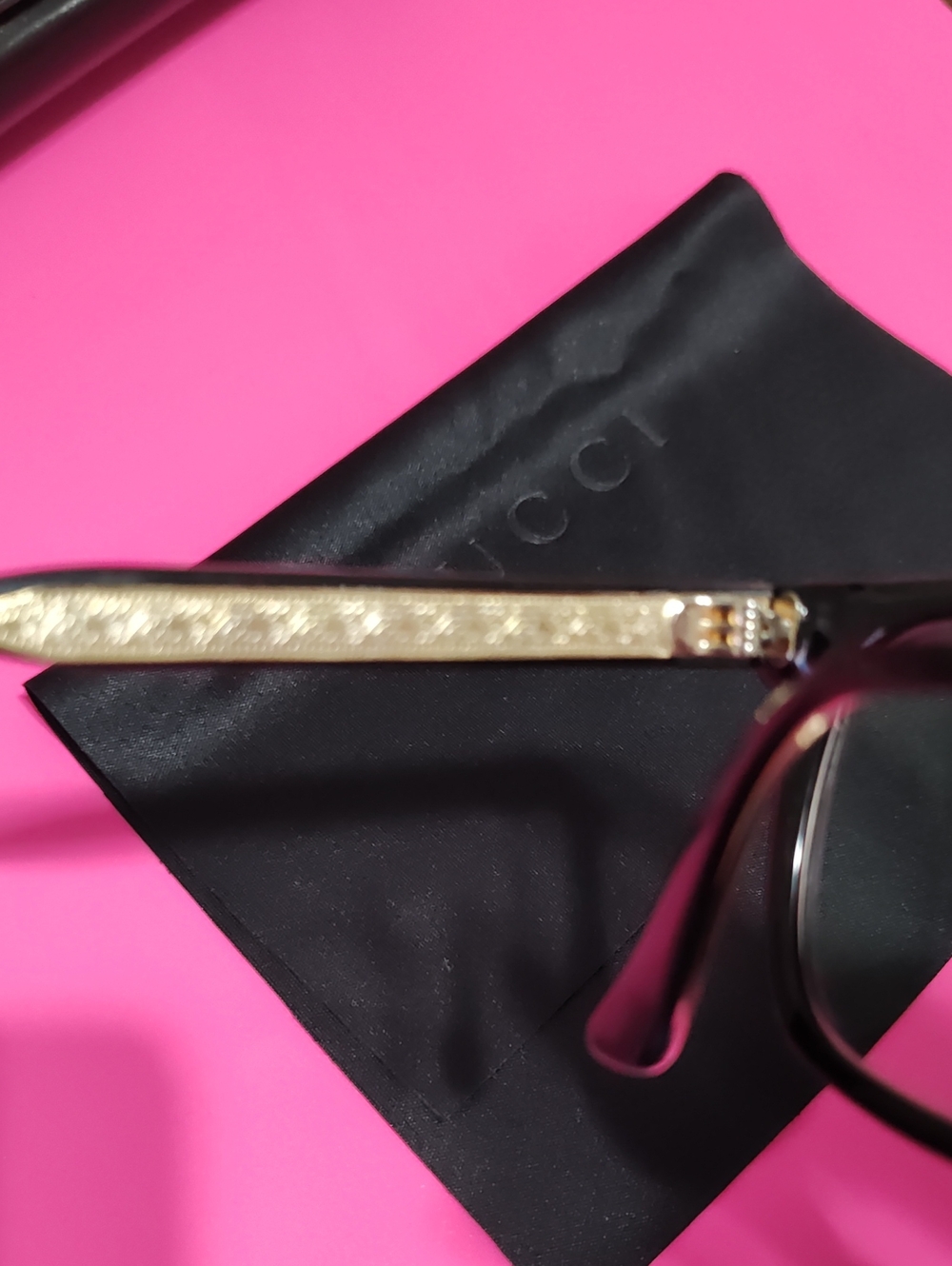 Gucci Eyeglass Frames with Authentic Case & Silk Pouch - Excellent Condition - Picture 4 of 9